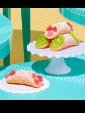 Miniverse Make it Mini Cafe Series 6 Cannoli
